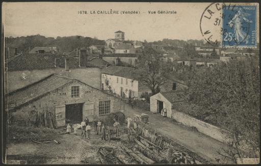 Vues générales sur le bourg de La Caillère, avec l'église en arrière-plan. L'atelier d'un charron au premier plan (vue 1) / Ch. Jarnoux phot. (vue 2).